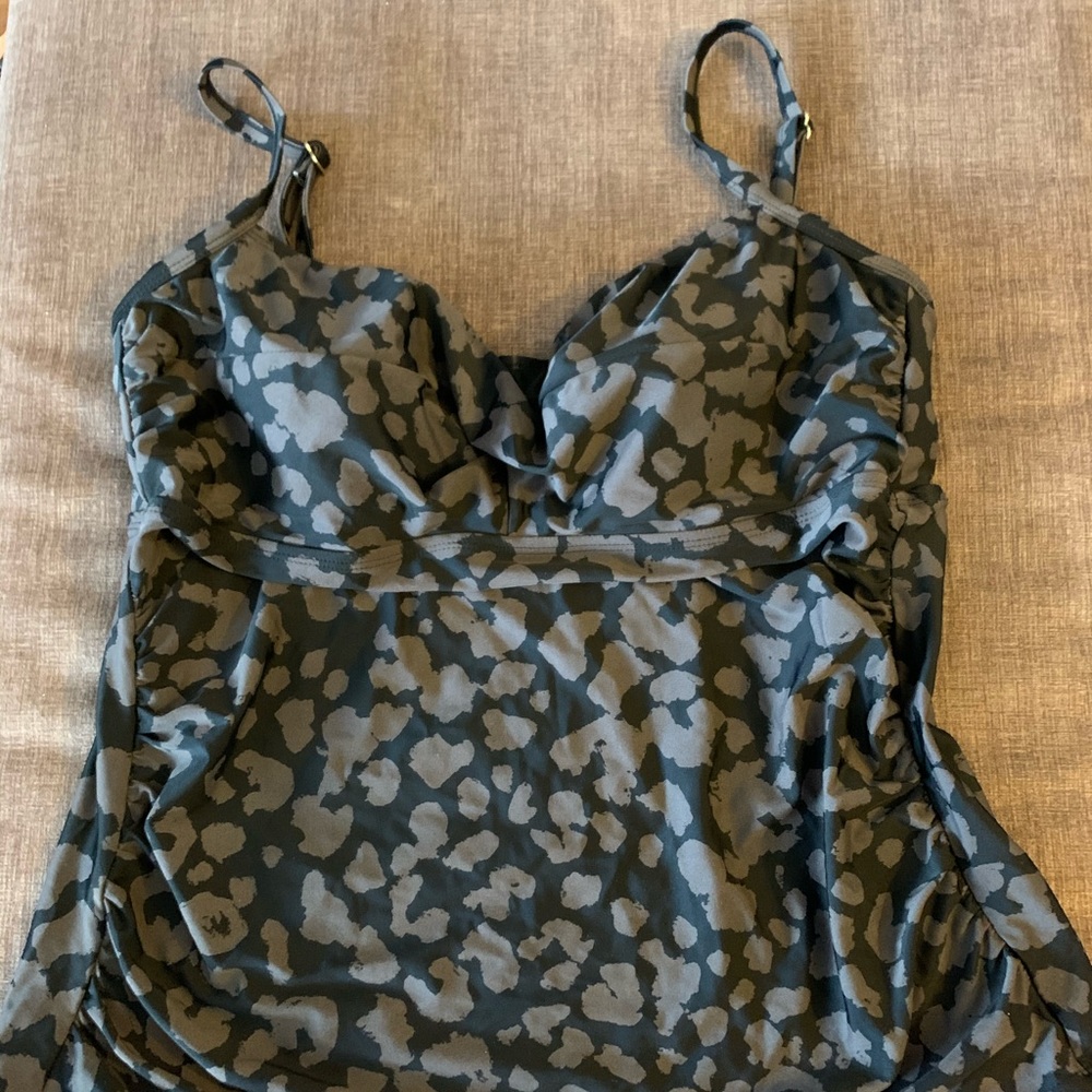 Meek a Animal print tankini top